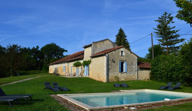 Beautifully restored Farmhouse in the heart of the countryside with private pool