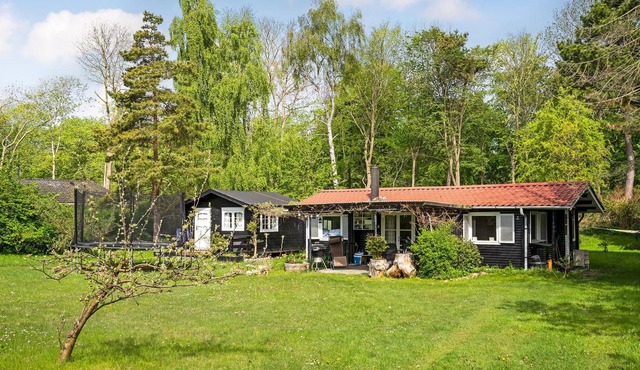 Beautifully furnished cottage with personal touches both inside and in the garden.