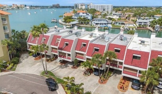Beautifully furnished 3-bedroom, 3-bathroom townhome