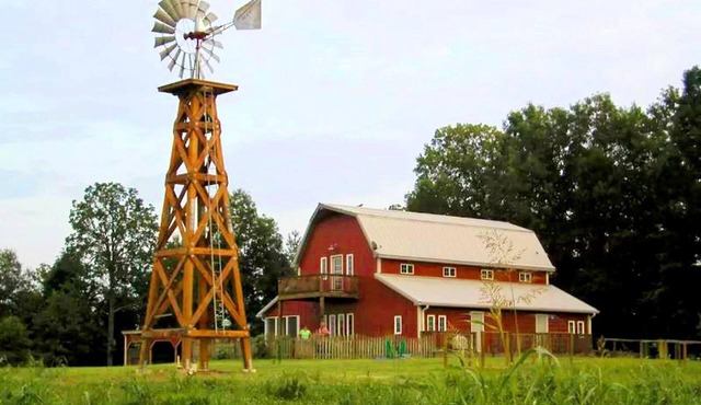 Beautifully Furnished Barn Getaway Located on a Sustainable Living Farm near Metropolis, Illinois