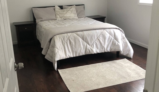 Beautifully furnished 1 Bedroom McLean Condo near Tysons corner