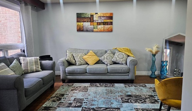 Beautifully furnished 3 bedroom house located close to all attractions