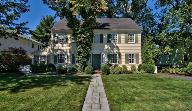 Beautifully Furnished Colonial-Style Home in Scranton, PA