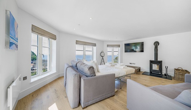 Beautifully furnished apartment with outstanding sea views!