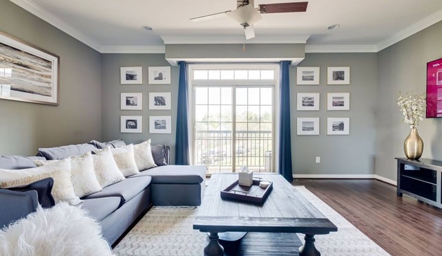 Beautifully furnished, spacious townhome!
