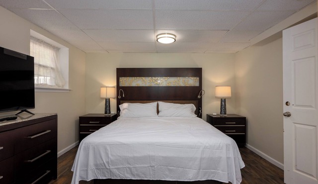 Beautifully furnished house located in sought after Rosedale community.