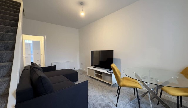 Beautifully renovated, modern 1 bedroom house