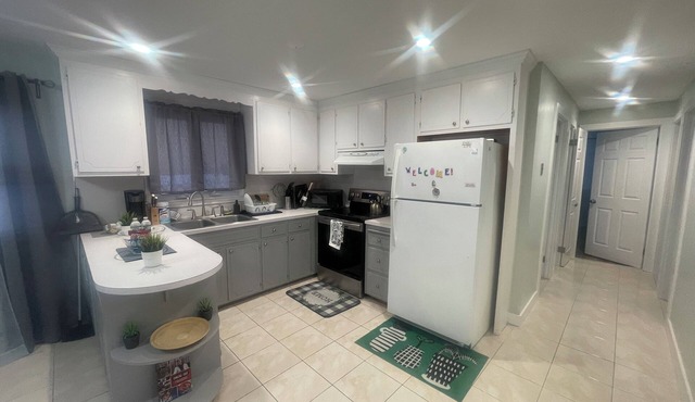 Beautifully Lit Spacious 3-Bedroom House!