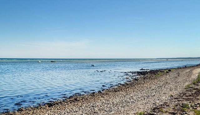 Beautifully located cottage, it is located in the first row on the beach.