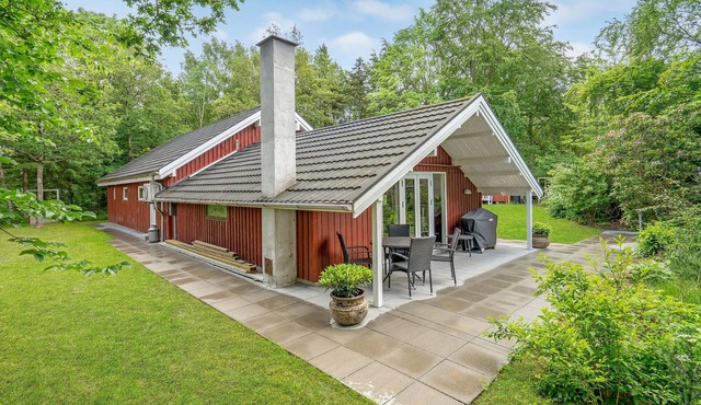 Beautifully located house in Lundby Krat with plenty of space for 2 persons.