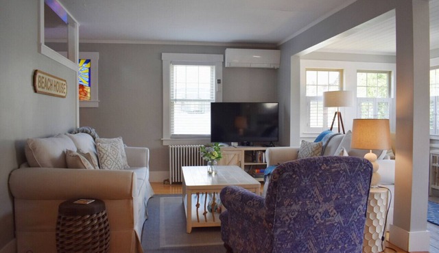 Beautifully Modern Downtown Ogunquit Home