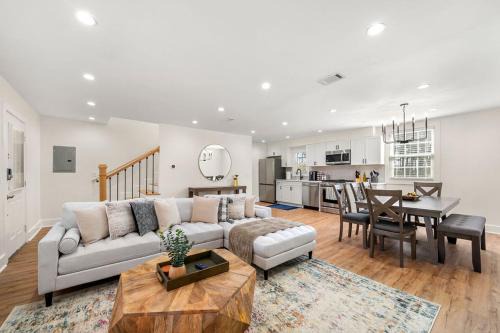 Beautifully Modern Newly-Renovated Cottage in Norcross