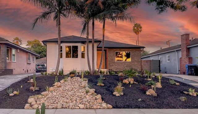 Beautifully Modern Home 5 min from Beverly Hills