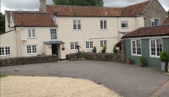 Beautifully Modernised Farmhouse w/2 Hot Tubs & Annex, Games Room, Sleeps 26