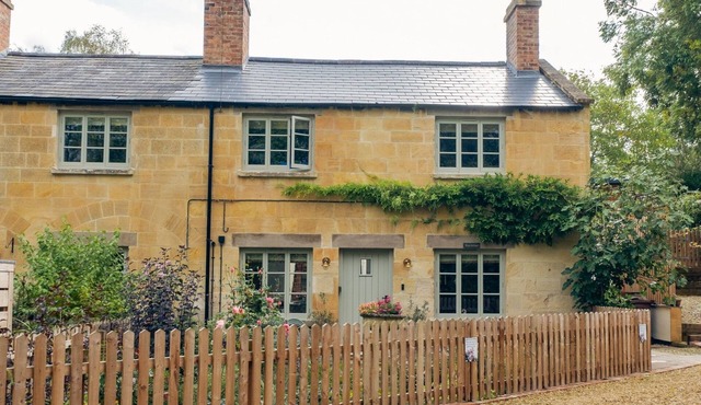 Beautifully presented dog friendly holiday cottage - River Cottage