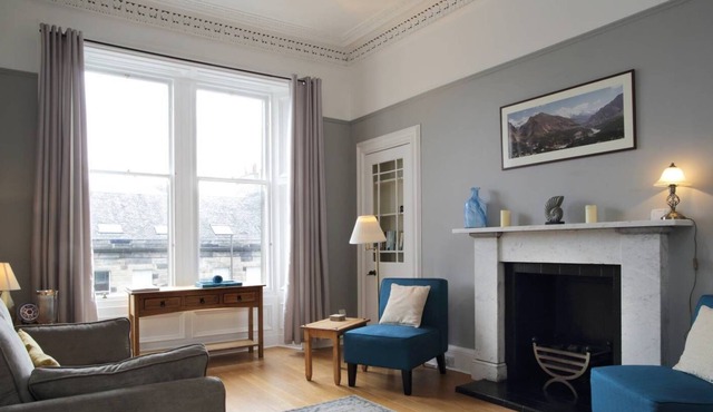 Beautifully presented New Town Apt - sleeps 4