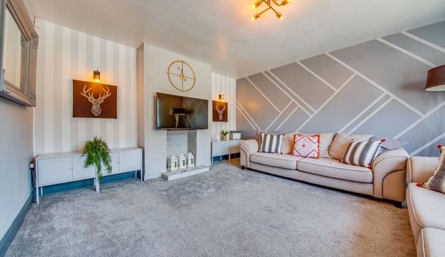 Beautifully Presented & Spacious 6 Bed House