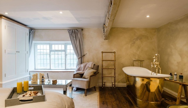 Beautifully presented dog friendly - College Cottage