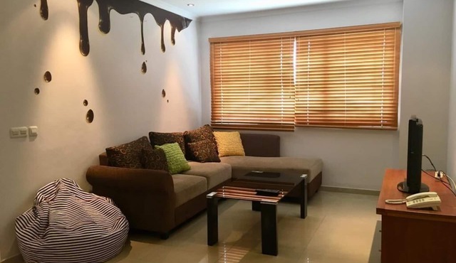 Beautifully presented spacious 2 bedroom apartment in Senayan area