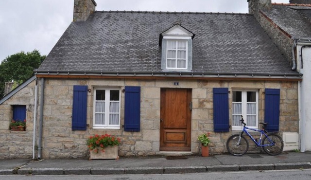 Beautifully renovated cottage in a historic town…can take 6 guests!