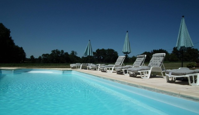 Beautifully Renovated Farmhouse/Barn With Private Heated Swimming Pool