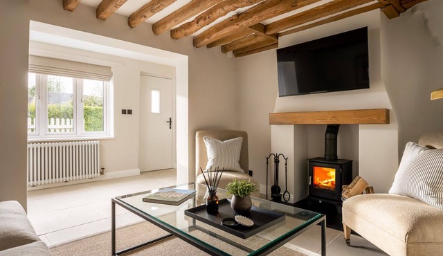 Beautifully refurbished two bedroom - 1 Horseshoe Cottages