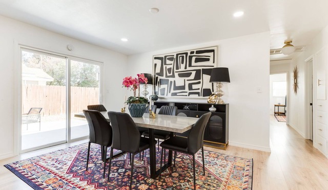 Beautifully Remodeled-Newly Furnished-Cozy, Colorful & Eclectic Home in N OKC!
