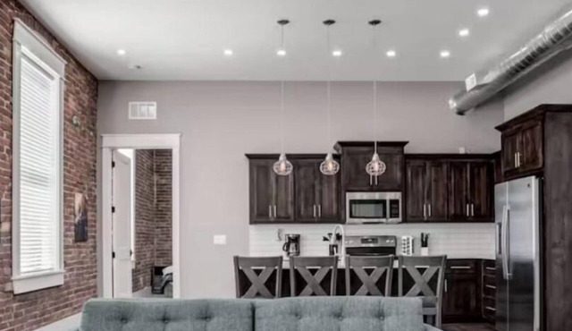 Beautifully remodeled loft in the heart of Smithville, MO