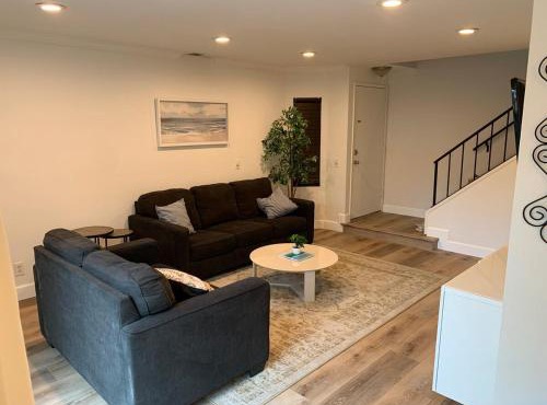 Beautifully Remodeled 2BR Prime Irvine Location