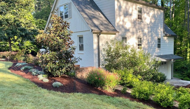 Beautifully remodeled 3BR Home in Raleigh's North Hills Dining &Shopping area