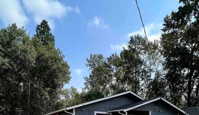 Beautifully remodeled 3 bed 2 bath fully fenced home