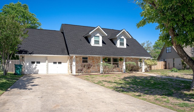 Beautifully remodeled Boerne Charm home located minutes from downtown
