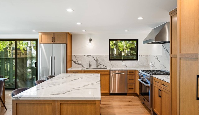 Beautifully remodeled house with mountain and golf course views