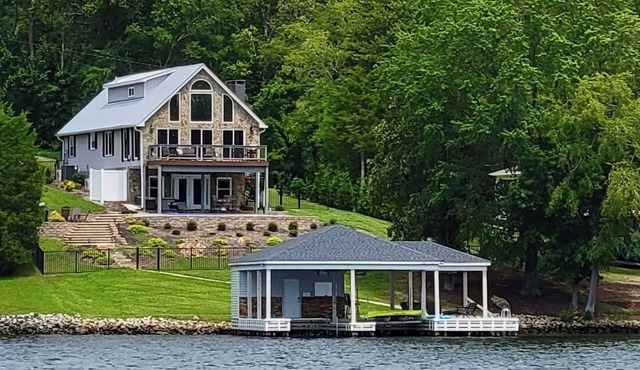 Beautifully Remodeled Lake House w/Plunge Pool!