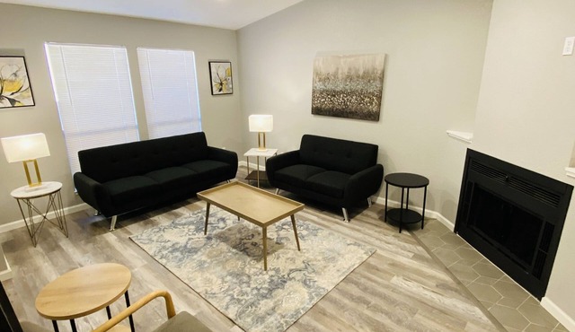 Beautifully Remodeled Modern Retreat W/Garage!