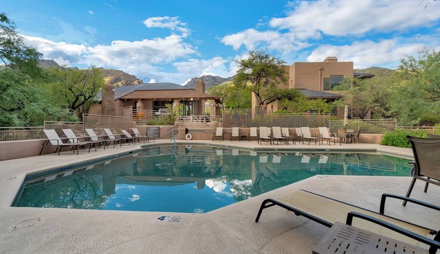 Beautifully Remodeled Sonoran Oasis – 2BR Condo w/Pool, Mtn Views & Pet Friendly