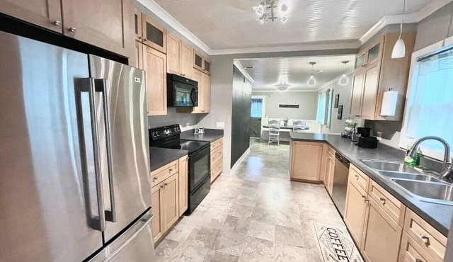 Beautifully Remodeled 3bd/2ba, 15 min to Downtown!