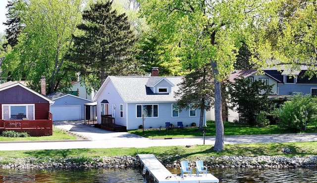 Beautifully Remodeled Lakefront House