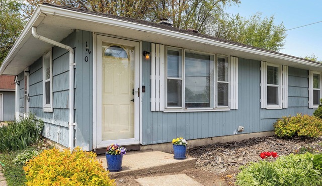 Beautifully remodeled, single-level 3-bedroom home in La Porte—fully furnished with utensils, deck, firepit, off-street parking. Ideal for mid- to long-term stays, just minutes from Hwy 2 and local job sites.