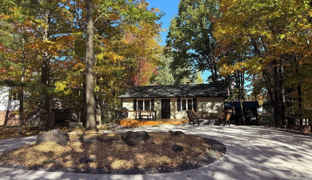 Beautifully remodeled 2-bedroom house in MarquettenSki and Bike the U.P.