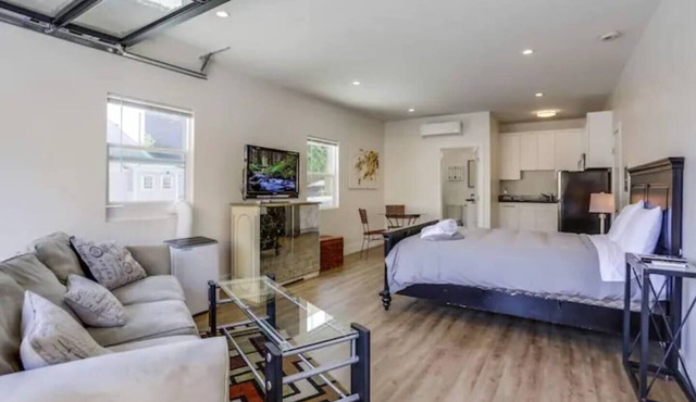Beautifully Remodeled Studio apartment