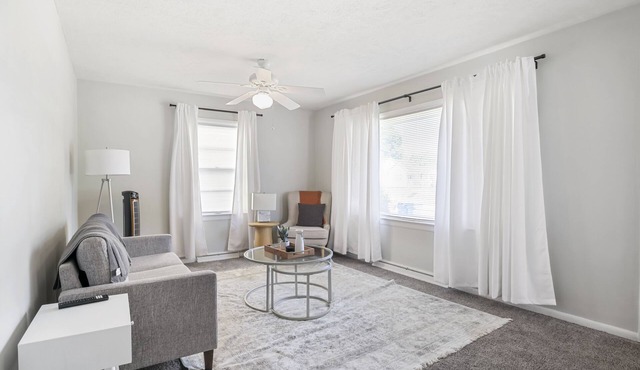 Beautifully remodeled 2 bed 1 bath + office house