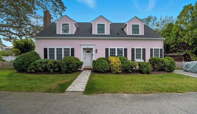 Beautifully renovated & designed 4BR/3BA waterfront home a short walk to Wickford Village. Enjoy stylish interiors, a library, a stunning deck, private dock, an outdoor shower, and complimentary kayaks and paddle boards with breathtaking views.