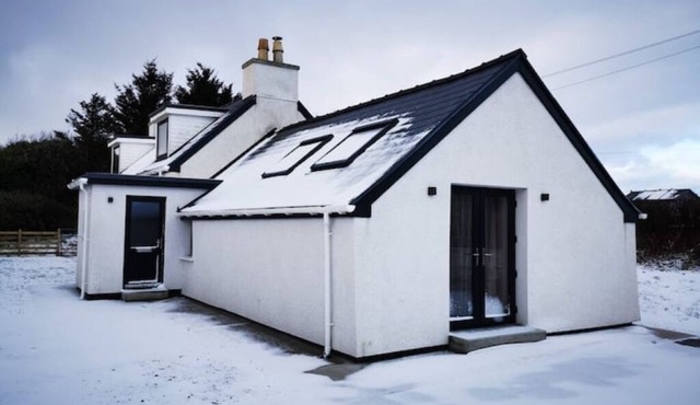 Beautifully renovated croft house with woodburning stove.Just minutes to beaches