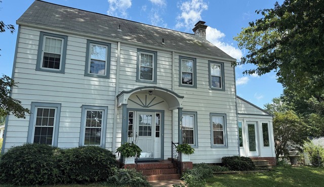 Beautifully renovated home, steps from the Havre de Grace Lighthouse