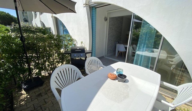 Beautifully renovated Studio cabin, with private garden, close to the beach, BBQ
