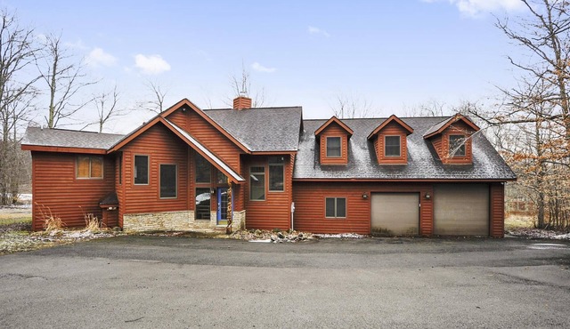 Beautifully renovated has everything you need to stay on the Sunnyside!