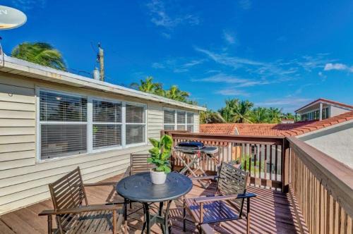 Beautifully Renovated 5 Bedroom with Guest House home