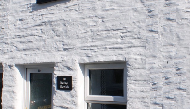 Beautifully renovated two bedroom cottage in the heart of the Dyfi Valley