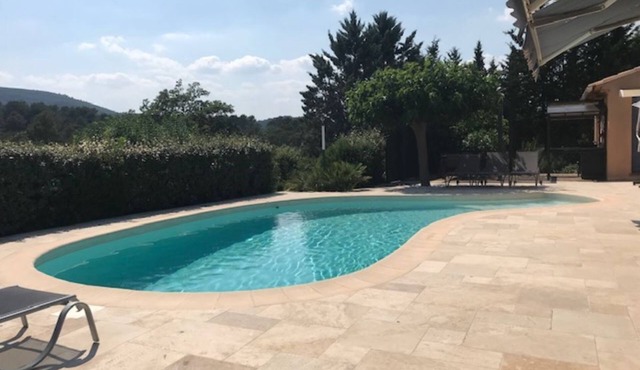Beautifully renovated Provencal villa in a 4-star location.